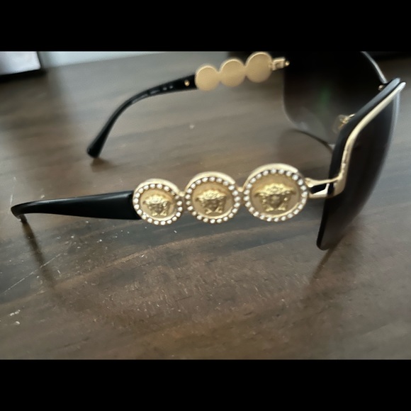 Versace womens sunglasses previously worn, gently used  see details below - Picture 7 of 8
